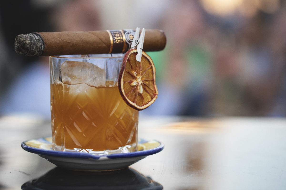 Cóctel verde con Partagas
