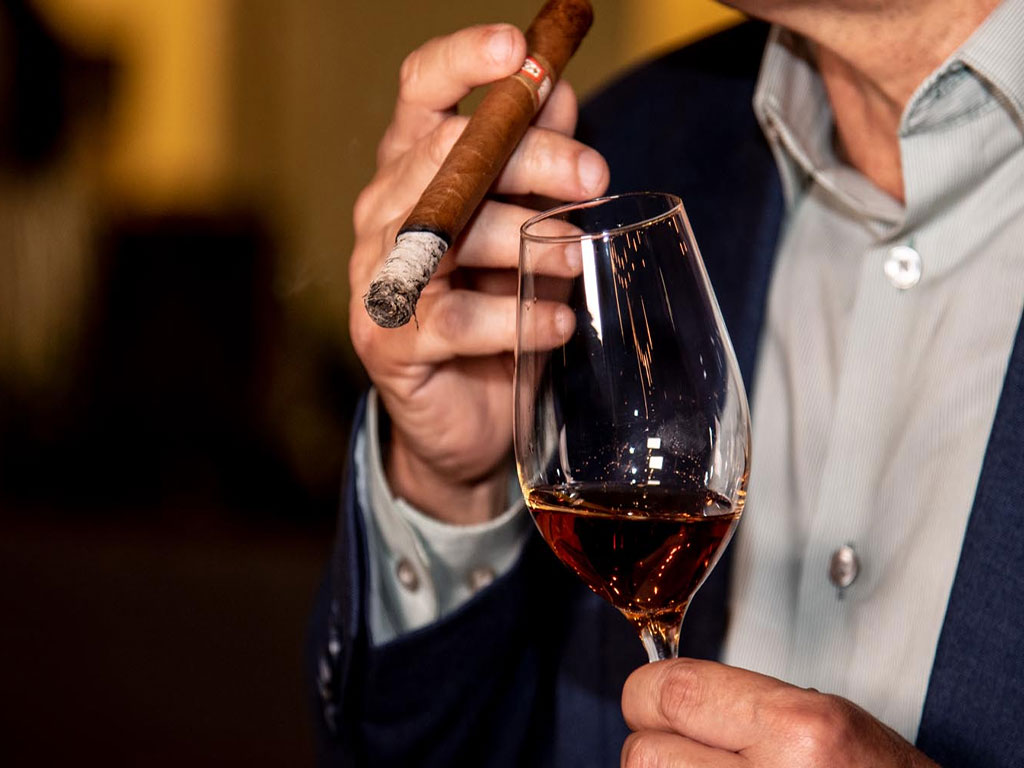Encendiendo el habano